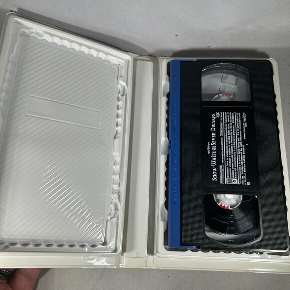 Snow White And The Seven Dwarfs VHS Platinum Edition Walt Disney 2001 G - Picture 3 of 3